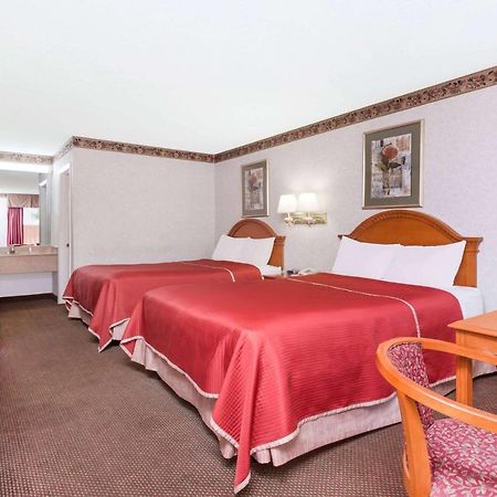 Travelodge By Wyndham Chattanooga/Hamilton Place Exterior photo