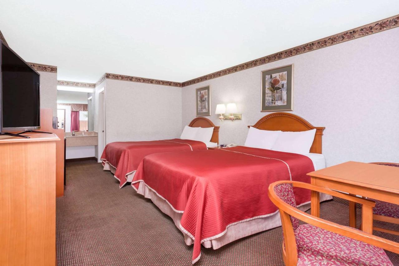 Travelodge By Wyndham Chattanooga/Hamilton Place Exterior photo